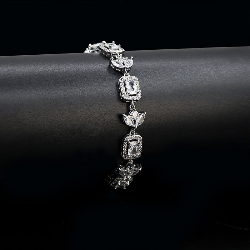 High-end, light and luxurious zircon handmade chain, heart-shaped flower goddess bracelet