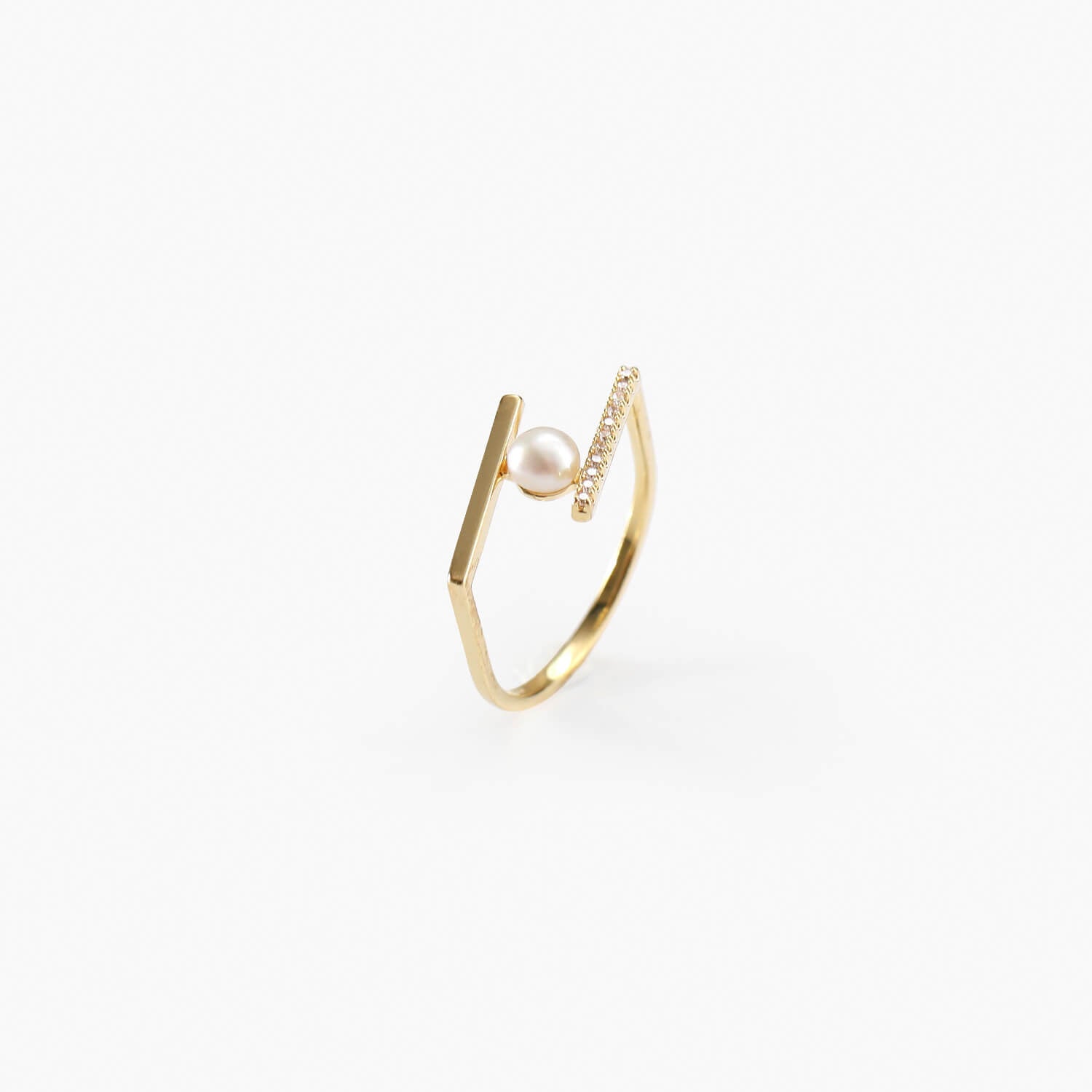 Niche design pearl inlaid zirconium ring