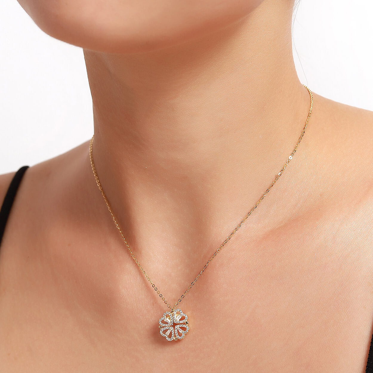 Heart-shaped folding zirconium inlaid clavicle chain