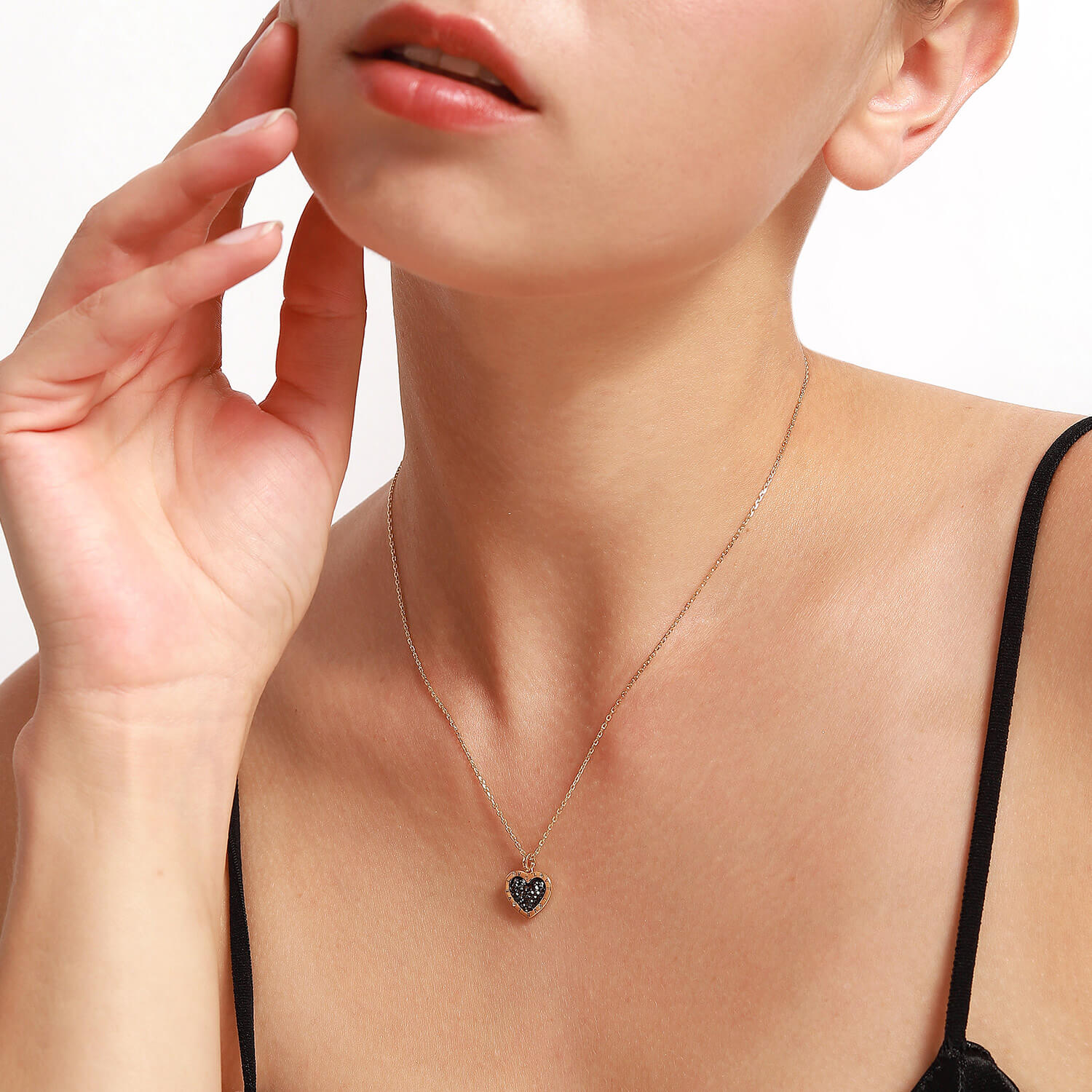 Exquisite Peach Heart Inlaid Zirconium Necklace