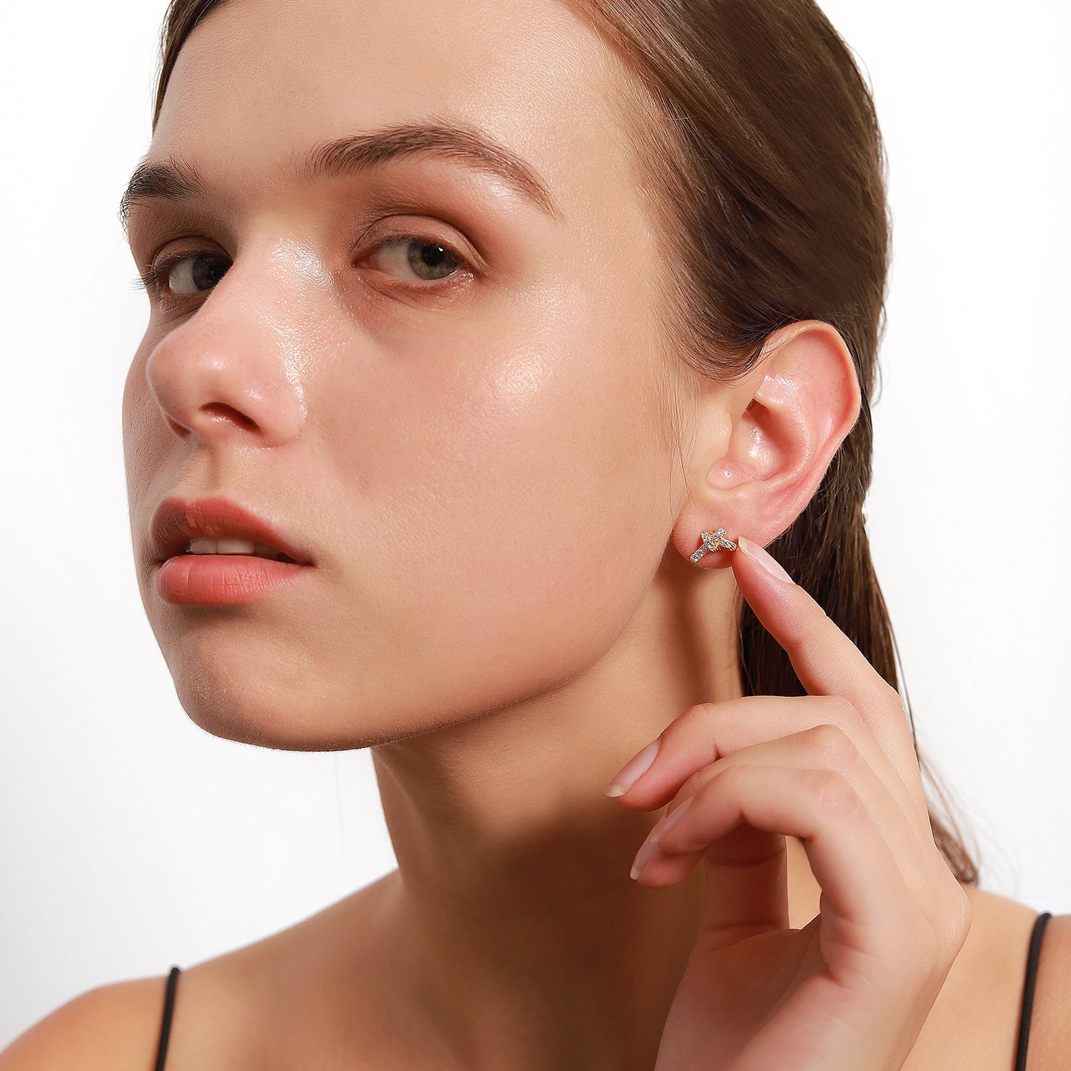 Small and Exquisite Female Zirconium Stud Earrings