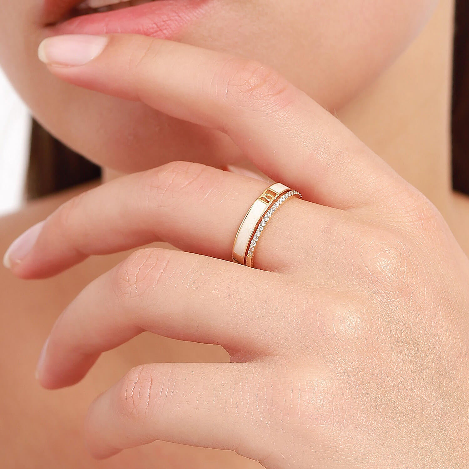 Simple Zirconium Inlaid Opal Ring